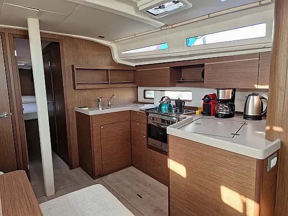 Oceanis 40.1 in Athens / Alimos Marina - Photo 3