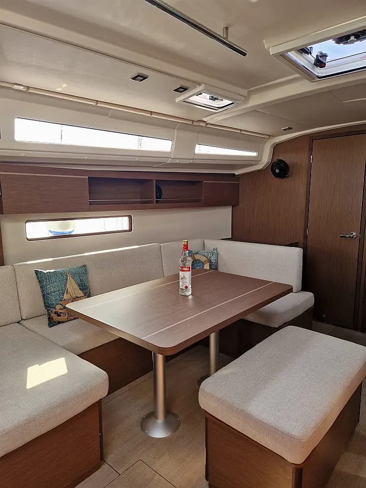 Oceanis 40.1 in Athens / Alimos Marina - Photo 5