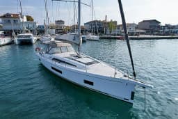 Oceanis 46.1 in Athens / Alimos Marina thumbnail 14