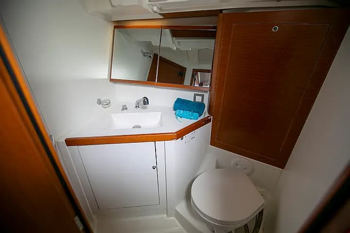 Oceanis 46.1 in Athens / Alimos Marina - Photo 4
