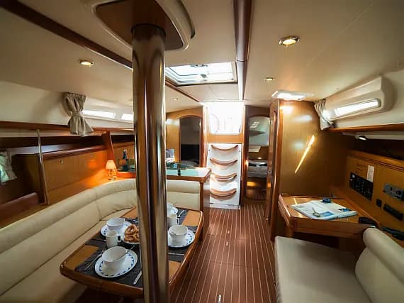 Sun Odyssey 42 i in Volos / Port of Volos - Photo 3