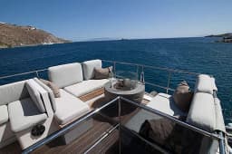 Motoryacht in Mykonos / Port of Mykonos thumbnail 6