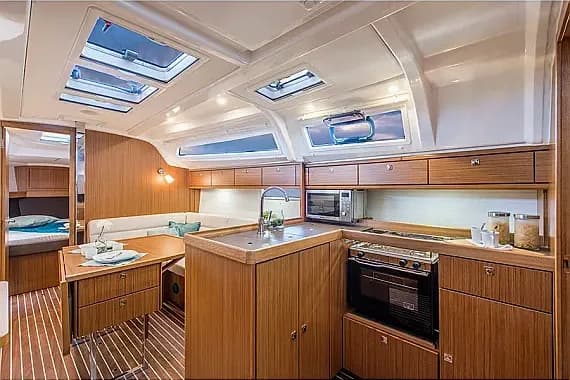 Bavaria Cruiser 37 in Sukošan / D-Marin Dalmacija Marina - Photo 3