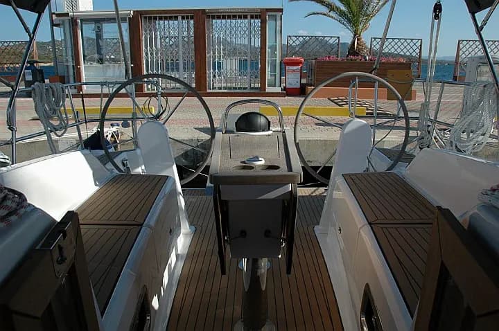 Bavaria Cruiser 34 in Sardinia / Portisco / Marina di Portisco - Photo 4