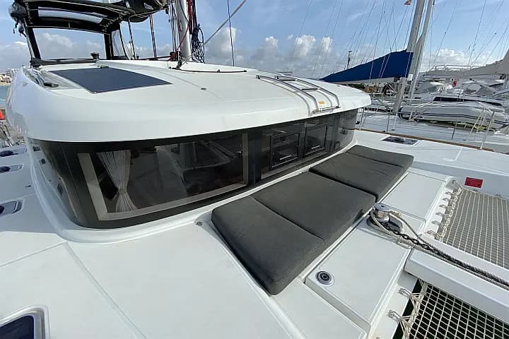 Lagoon 40 in Mallorca / Can Pastilla / Club Maritimo San Antonio De La Playa - Photo 4