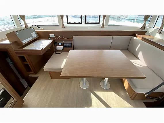Lagoon 40 in Mallorca / Can Pastilla / Club Maritimo San Antonio De La Playa - Photo 2