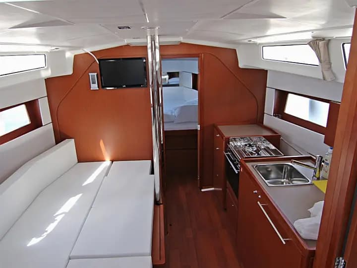 Oceanis 38.1 in Sukošan / D-Marin Dalmacija Marina - Photo 5
