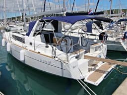 Oceanis 38.1 in Sukošan / D-Marin Dalmacija Marina thumbnail 5