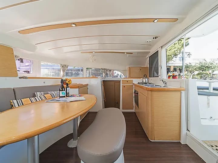 Lagoon 380 in Kavala Marina - Photo 4