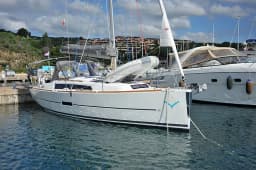 Dufour 360 Grand Large in Sardinia / Portisco / Marina di Portisco thumbnail 28