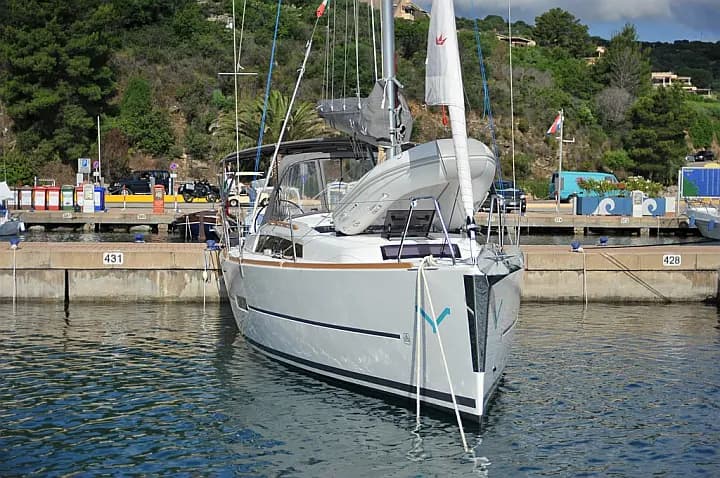Dufour 360 Grand Large in Sardinia / Portisco / Marina di Portisco - Photo 4