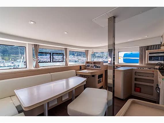 Lagoon 42 in Sicily / Capo d'Orlando Marina - Photo 2