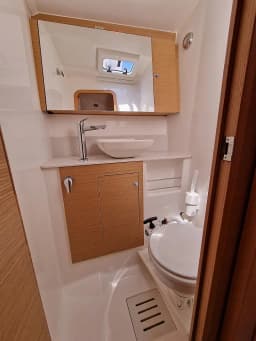 Dufour 520 Grand Large in Sicily / Furnari / Marina Portorosa thumbnail 11
