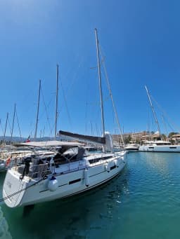Dufour 520 Grand Large in Sicily / Furnari / Marina Portorosa thumbnail 3
