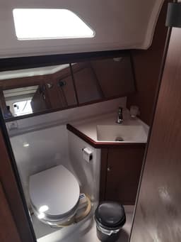 Oceanis 40.1 in Kefalonia / Sami Port thumbnail 10