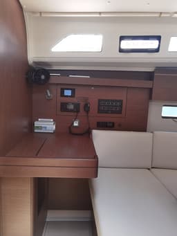 Oceanis 40.1 in Kefalonia / Sami Port thumbnail 11