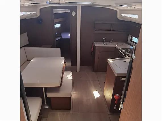 Oceanis 40.1 in Kefalonia / Sami Port - Photo 3