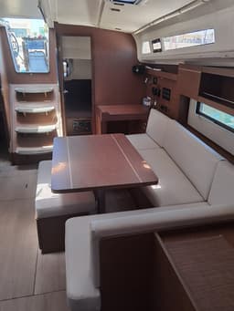 Oceanis 40.1 in Kefalonia / Sami Port thumbnail 9