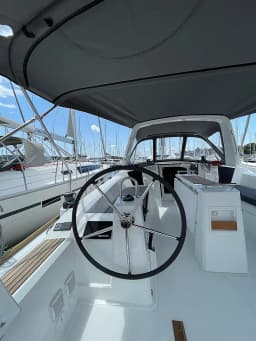 Oceanis 38.1 in Šibenik / D-Marin Marina Mandalina thumbnail 8