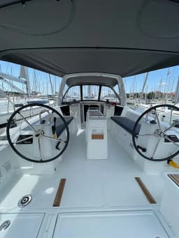 Oceanis 38.1 in Šibenik / D-Marin Marina Mandalina thumbnail 9