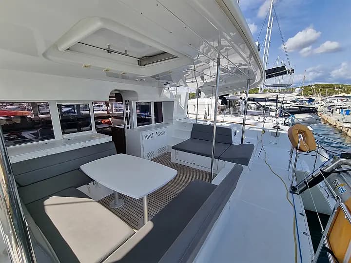 Lagoon 450 Fly in Lavrion / Olympic Marina - Photo 3