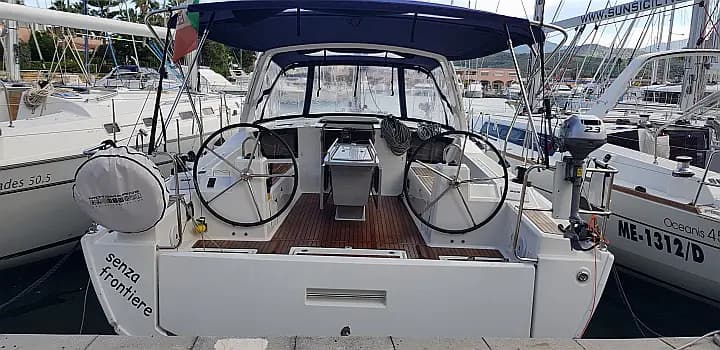 Oceanis 41.1 in Sicily / Furnari / Marina Portorosa - Photo 5