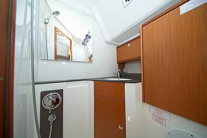 Bavaria 46 Cruiser in Murter / Marina Hramina - Photo 3