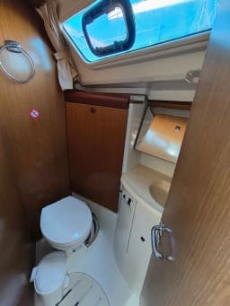 Sun Odyssey 39i in Piraeus / Athens Marina S.A. thumbnail 10