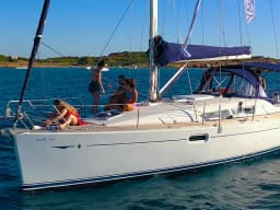 Sun Odyssey 39i in Piraeus / Athens Marina S.A. thumbnail 20