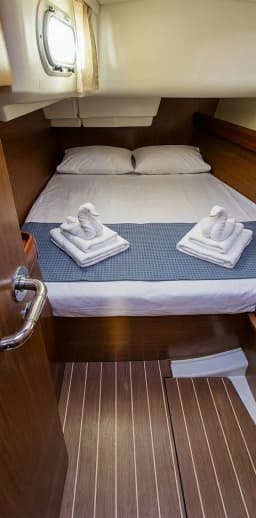 Sun Odyssey 39i in Piraeus / Athens Marina S.A. thumbnail 8