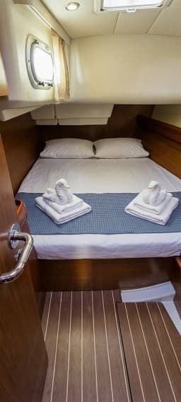 Sun Odyssey 39i in Piraeus / Athens Marina S.A. thumbnail 9