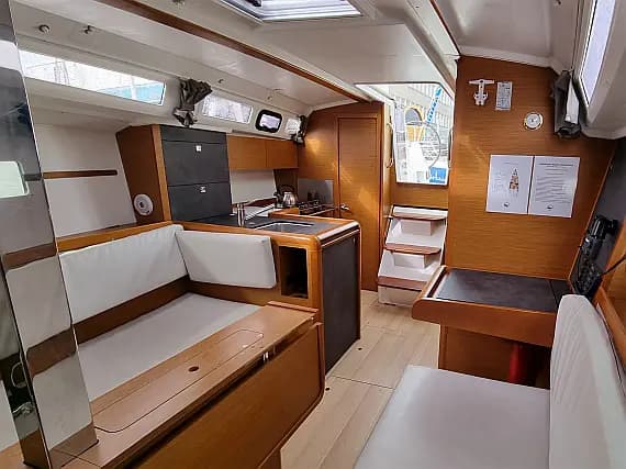 Sun Odyssey 349 in Gdansk / Przystan Cesarska - Photo 3