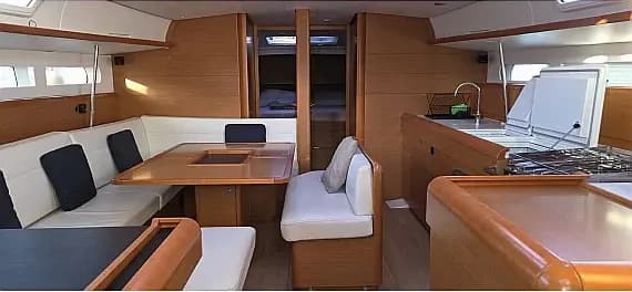 Sun Odyssey 509 in Talamone Port - Photo 3