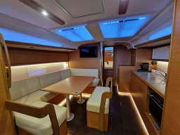 Dufour 430 in Sicily / Ragusa / Marina di Ragusa thumbnail 2