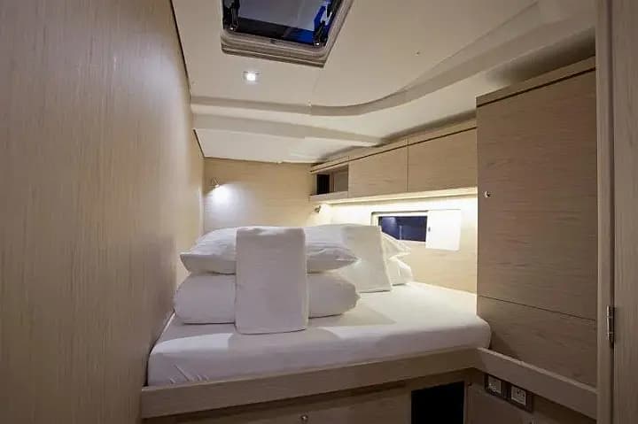 Oceanis 51.1 in Athens / Alimos Marina - Photo 4