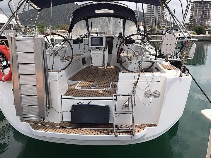 Sun Odyssey 439 in Salerno / Marina d'Arechi - Photo 4
