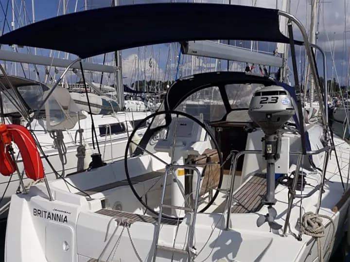 Sun Odyssey 33i in Corfu / Gouvia / D-Marin Marina Gouvia - Photo 4
