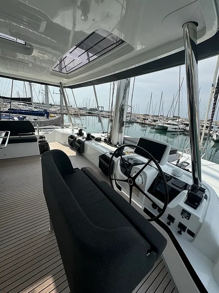 Lagoon 55 in Salerno / Marina d'Arechi - Photo 4