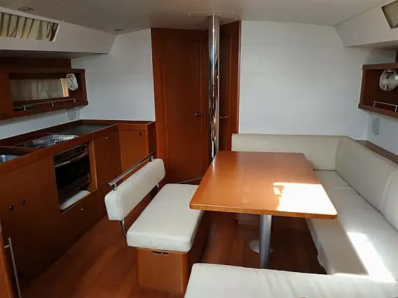 Oceanis 45 in Procida / Marina di Procida - Photo 3