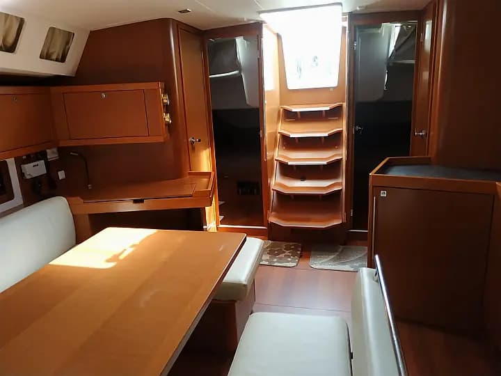 Oceanis 45 in Procida / Marina di Procida - Photo 5