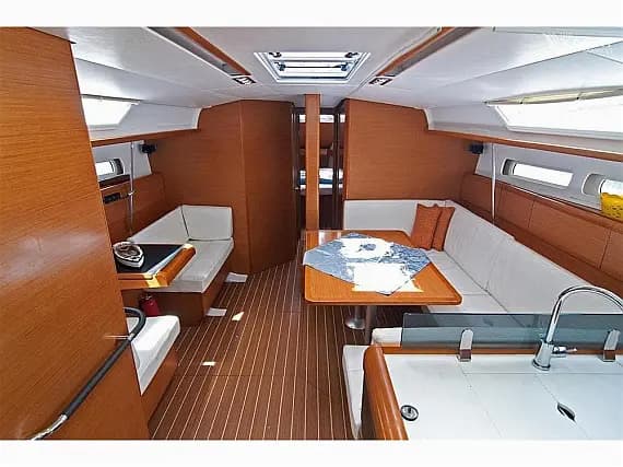 Sun Odyssey 439 in Skiathos - Photo 3