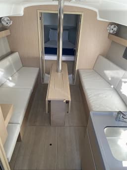 Oceanis 34.1 in Salerno / Marina d'Arechi thumbnail 11