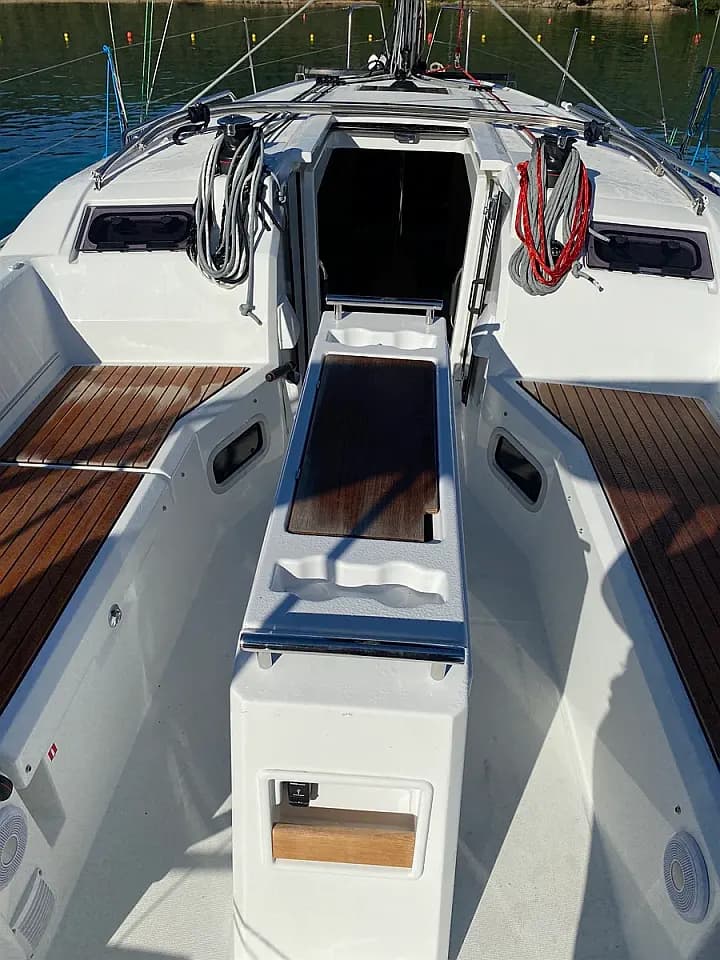 Oceanis 34.1 in Salerno / Marina d'Arechi - Photo 4