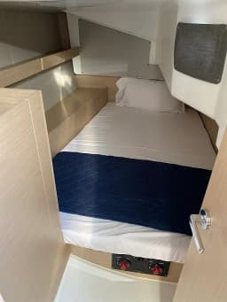 Oceanis 34.1 in Salerno / Marina d'Arechi thumbnail 7