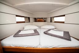 Oceanis 38.1 in Athens / Alimos Marina thumbnail 5