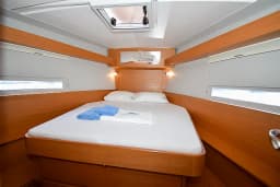 Dufour 430 in Marmaris Yacht Marina thumbnail 35
