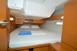 Dufour 430 in Marmaris Yacht Marina thumbnail 39