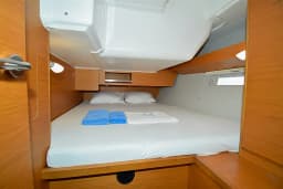 Dufour 430 in Marmaris Yacht Marina thumbnail 40