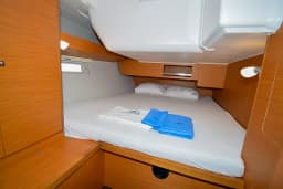 Dufour 430 in Marmaris Yacht Marina thumbnail 44