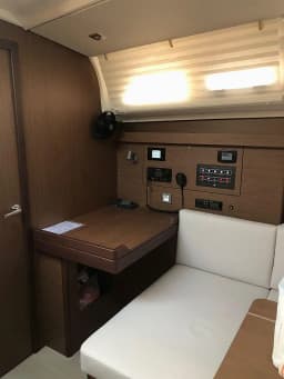 Oceanis 40.1 in Lefkada / D-Marin Marina Lefkas thumbnail 14